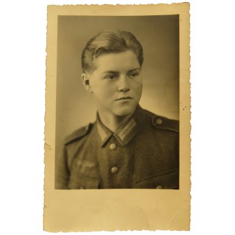 Young German soldier studio photo. Espenlaub militaria